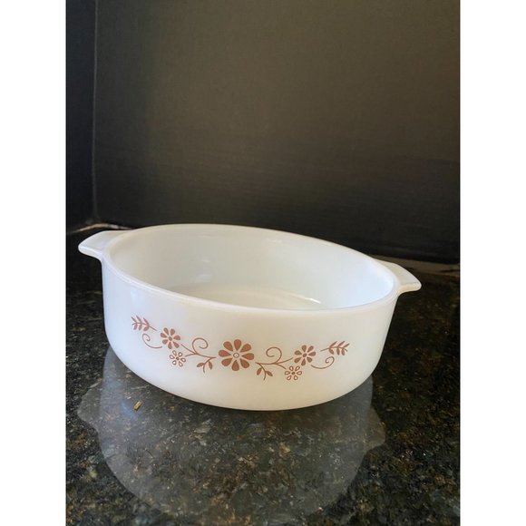 Dynaware, PYR-O-REY, 8 5" Brown, Round Daisy Casserole Dish, Vintage - Picture 1 of 5